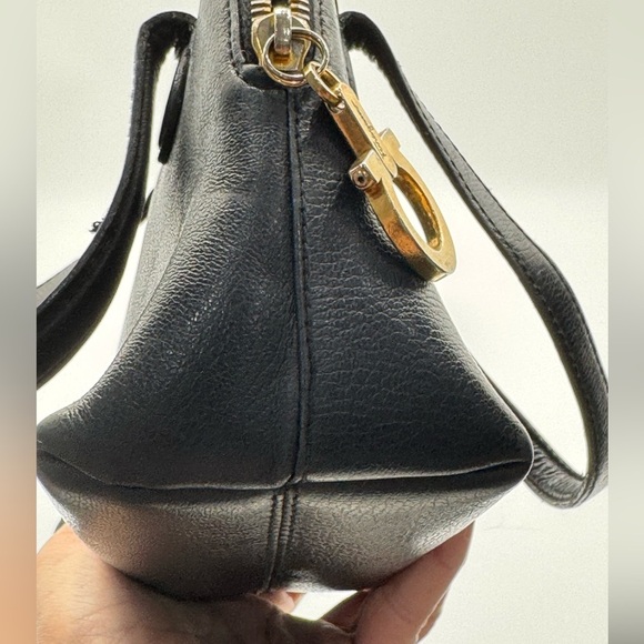 Salvatore Ferragamo Small Crossbody Bag With Signature Closure Black Leather - Picture 6 of 17